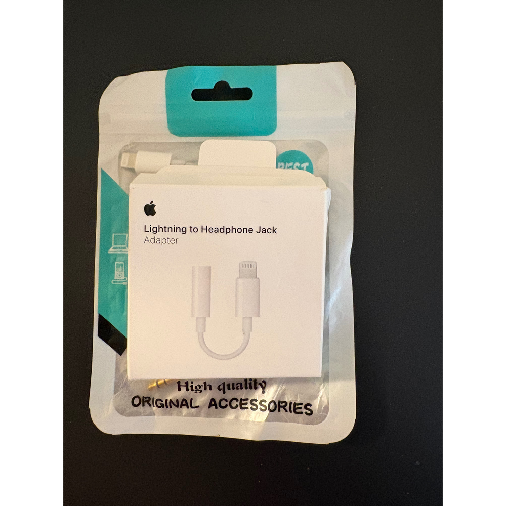 Apple, User: dragoljevicdijana@gmail.com iPhone 7/8 headphone jack adapter w/ co - Picture 1 of 3